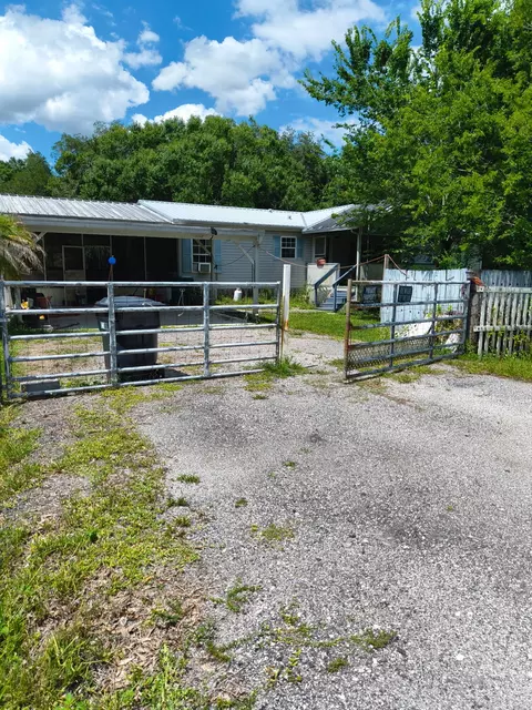 6725 NE 8th Ln, Okeechobee, FL 34974 photo 2