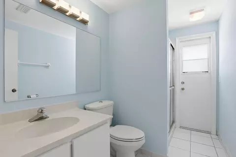 Bath - 1801 S Us Hwy 1 #3A, Jupiter, FL 33477 photo 3 of 3