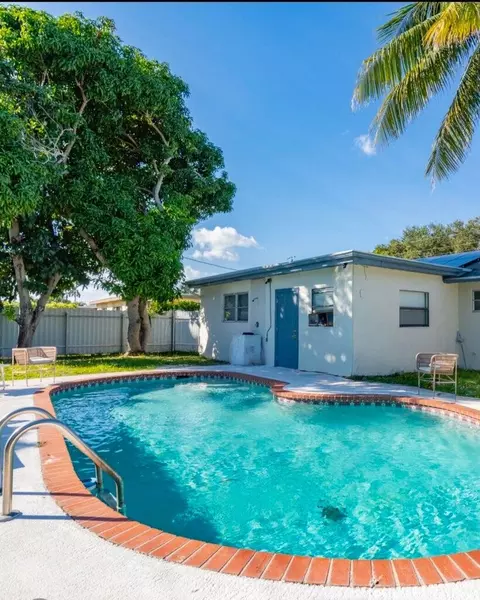 816 NW 8th Ave, Boynton Beach, FL 33426