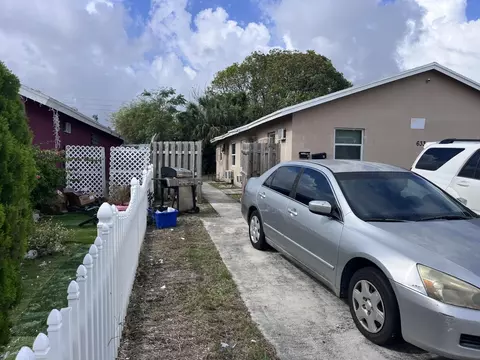 633 W 9th St #B, Riviera Beach, FL 33404