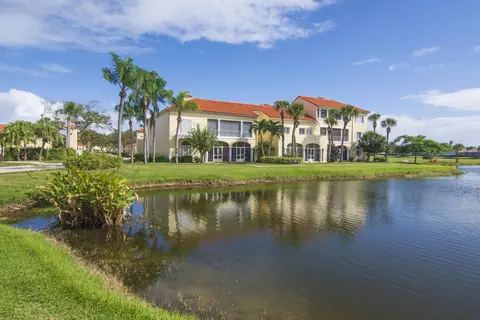 5045 Harmony Cir #209, Vero Beach, FL 32967