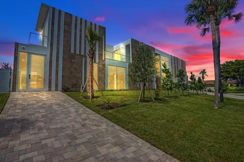 824 W Marbella Ln, Lantana, FL 33462