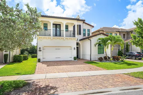 9027 Grand Prix Ln, Boynton Beach, FL 33472