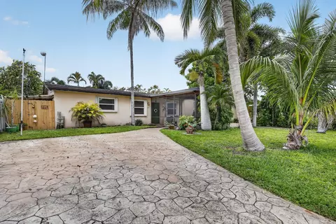 7140 Meade St, Hollywood, FL 33024
