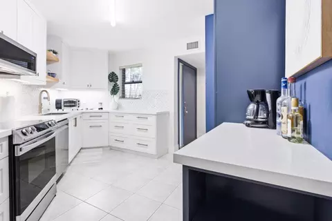 5800 Camino Del Sol #106, Boca Raton, FL 33433