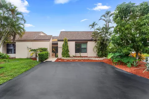 11122 Curry Dr, Palm Beach Gardens, FL 33418