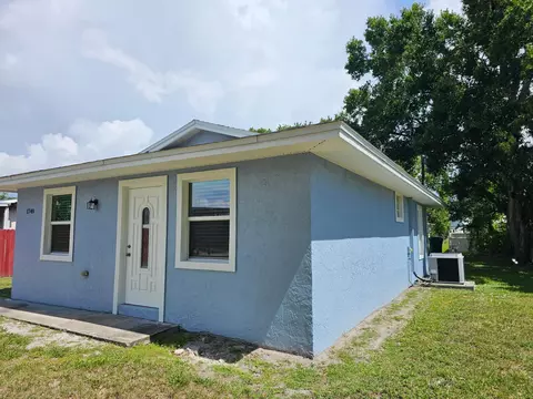 Exterior - 1749 NE 2nd St, Okeechobee, FL 34972 photo 6 of 7