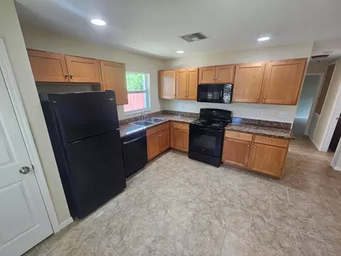 Kitchen - 1749 NE 2nd St, Okeechobee, FL 34972 photo 1 of 1