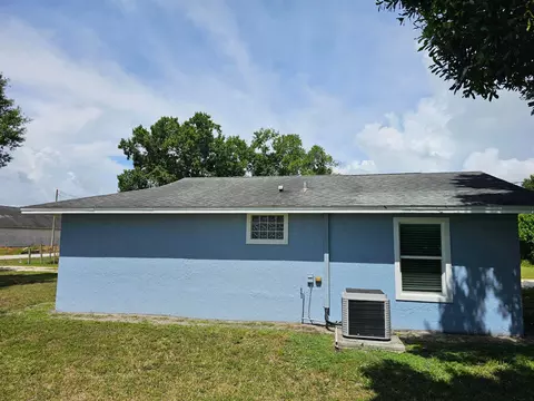 Exterior - 1749 NE 2nd St, Okeechobee, FL 34972 photo 5 of 7