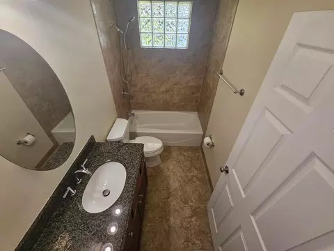 Bath - 1749 NE 2nd St, Okeechobee, FL 34972 photo 2 of 2