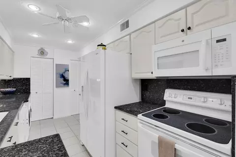 Kitchen - 802 Summerwinds Ln, Jupiter, FL 33458 photo 2 of 2