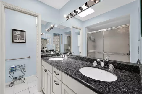 Bath - 802 Summerwinds Ln, Jupiter, FL 33458 photo 1 of 2