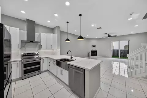 835 NE 17th Way, Fort Lauderdale, FL 33304