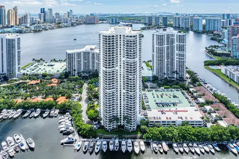 3500 Mystic Pointe Dr, Aventura, FL 33180