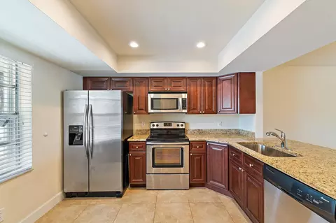 Kitchen - 109 Doe Trl, Jupiter, FL 33458 photo 2 of 3