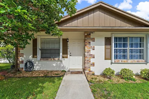 Exterior - 109 Doe Trl, Jupiter, FL 33458 photo 2 of 7