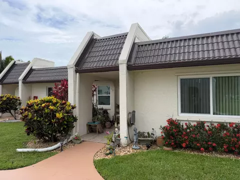 212 Lake Susan Ln, West Palm Beach, FL 33411