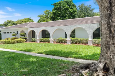 6749 S Grande Dr, Boca Raton, FL 33433