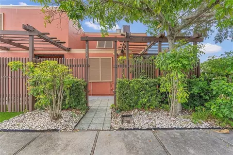 1490 Laguna Ln, Pembroke Pines, FL 33026