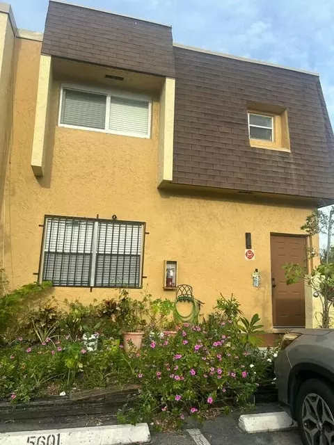 5601 Blueberry Ct #157, Lauderhill, FL 33313
