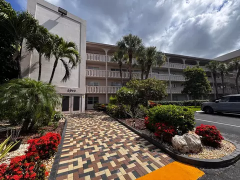 2003 Granada Dr #J2, Coconut Creek, FL 33066