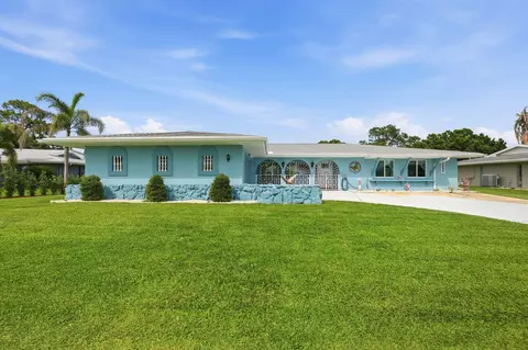 2773 SE Pine Valley St, Port Saint Lucie, FL 34952