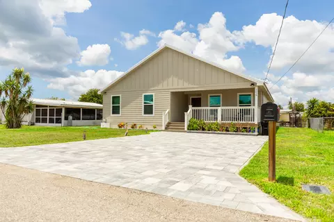 Exterior - 1218 6th St, Okeechobee, FL 34974 photo 5 of 11