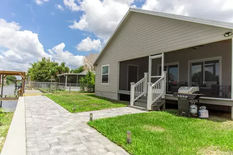 Exterior - 1218 6th St, Okeechobee, FL 34974 photo 6 of 11