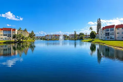 2750 W Sunrise Lakes Dr W #112, Sunrise, FL 33322