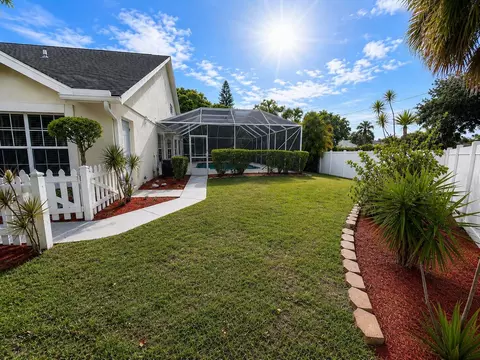 3814 Circle Lake Dr, West Palm Beach, FL 33417