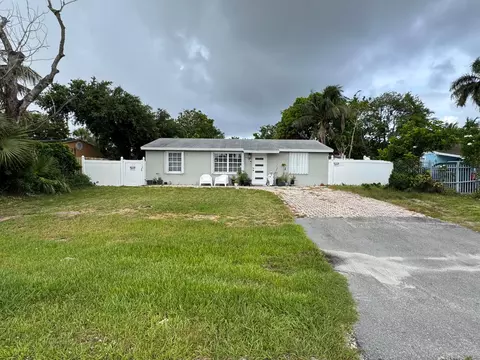 4328 Pine St, West Palm Beach, FL 33406