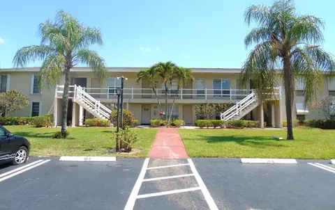309 Circle Dr S #204, Boynton Beach, FL 33435