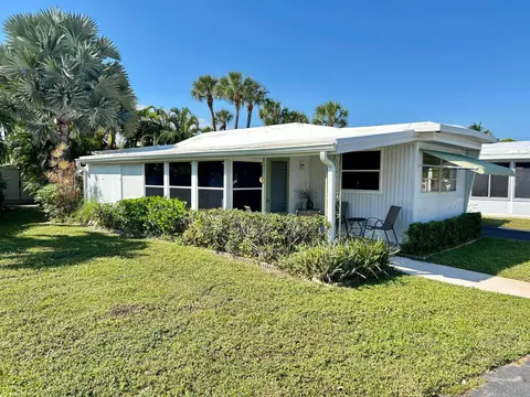 425 Bougainvilla Dr, Deerfield Beach, FL 33442