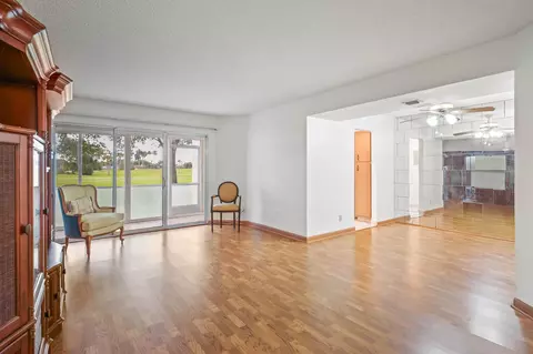 3951 Via Poinciana #112, Lake Worth, FL 33467