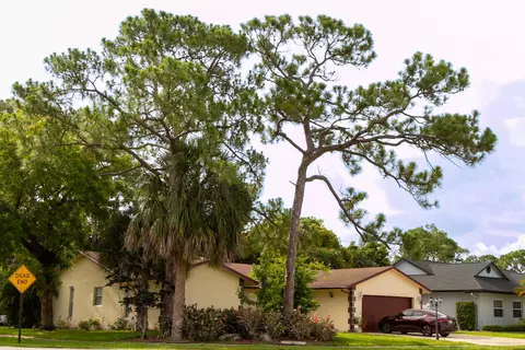 5122 Ouachita Dr, Lake Worth, FL 33467