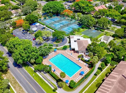 507 Gardens Dr #203, Pompano Beach, FL 33069