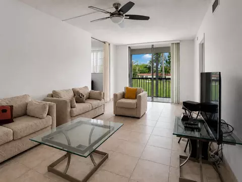 8962 S Hollybrook Blvd #205, Pembroke Pines, FL 33025