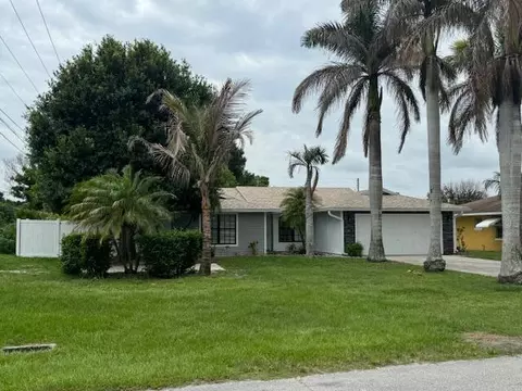 699 Ixoria Ave, Fort Pierce, FL 34982