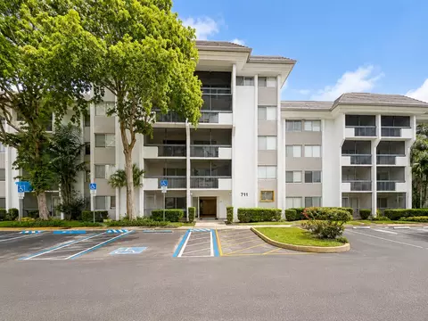 711 N Pine Island Rd #204, Plantation, FL 33324