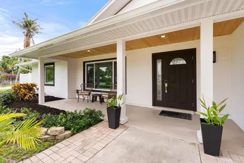 701 SE Dolphin Dr, Stuart, FL 34996 photo 3