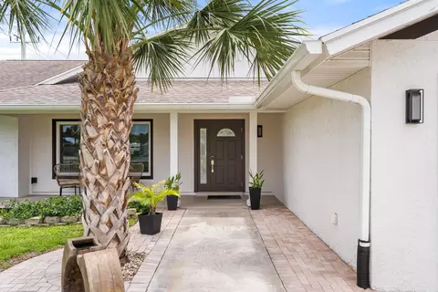 701 SE Dolphin Dr, Stuart, FL 34996 photo 2