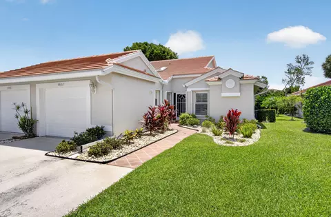 5582 Royal Lake Cir, Boynton Beach, FL 33437