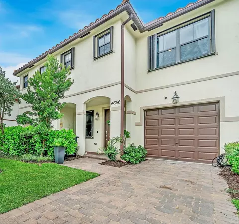 4656 Silver Saw Ln, Lake Worth, FL 33463