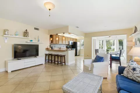 34 Colonial Club Dr #204, Boynton Beach, FL 33435