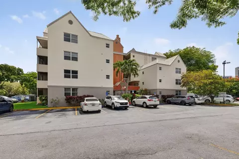8373 Lake Dr #307, Doral, FL 33166
