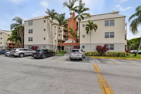 8353 Lake Dr #204, Doral, FL 33166