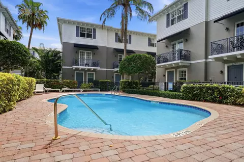 2265 NE 9th Ave, Wilton Manors, FL 33305