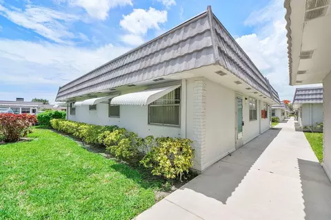 9 Valencia Trl, Delray Beach, FL 33446