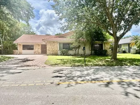 501 NW 107th Ter, Coral Springs, FL 33071