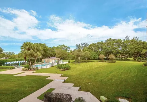 900 Saint Charles Pl #221, Pembroke Pines, FL 33026